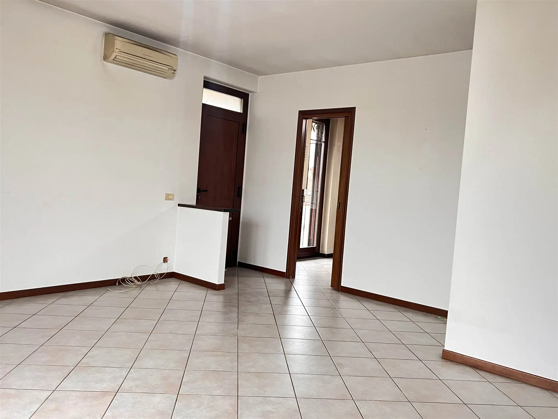 Trilocale ottimi spazi con box e cantina Trilocale ottimi spazi con box e cantina