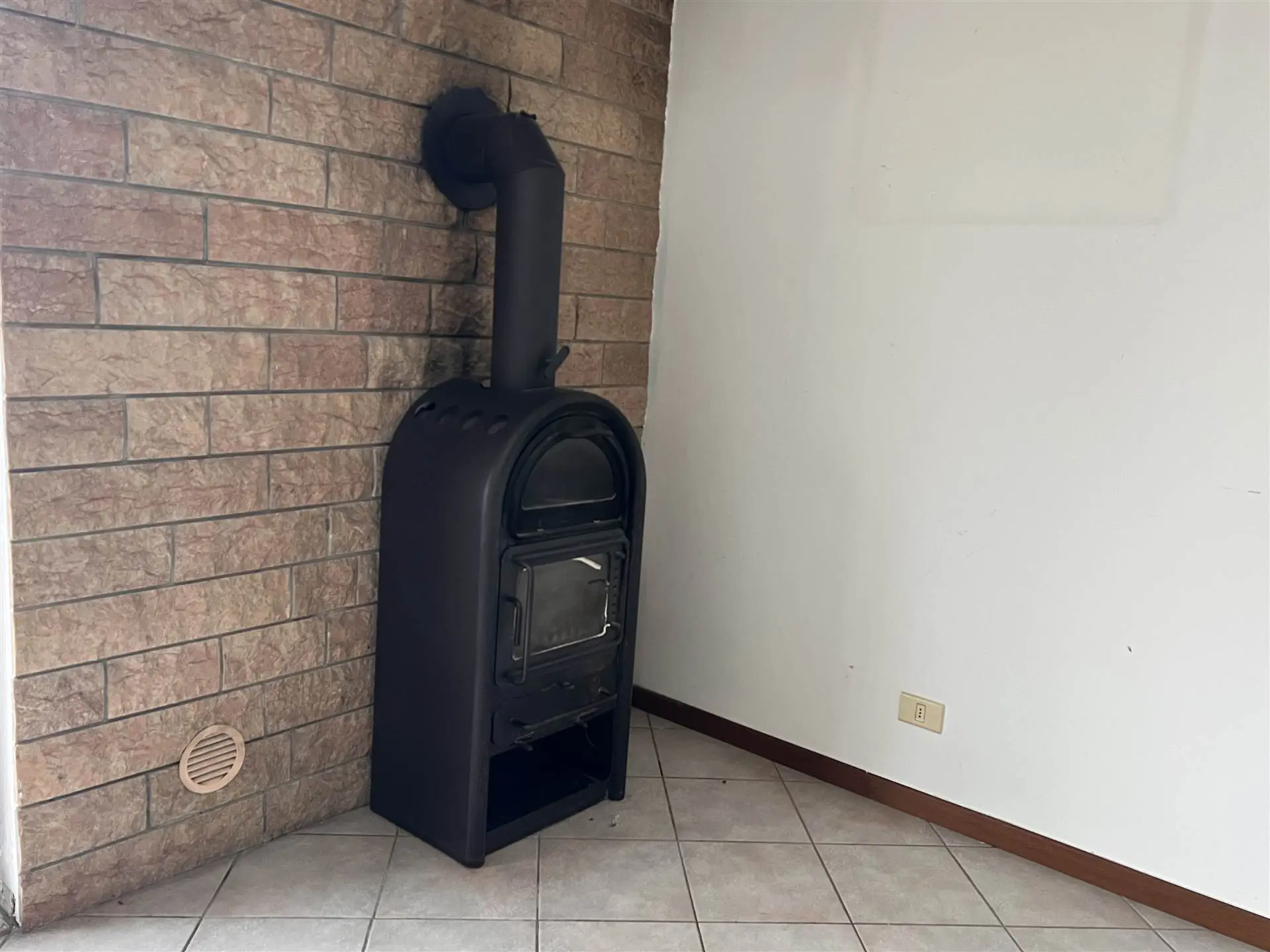 Trilocale ottimi spazi con box e cantina Trilocale ottimi spazi con box e cantina