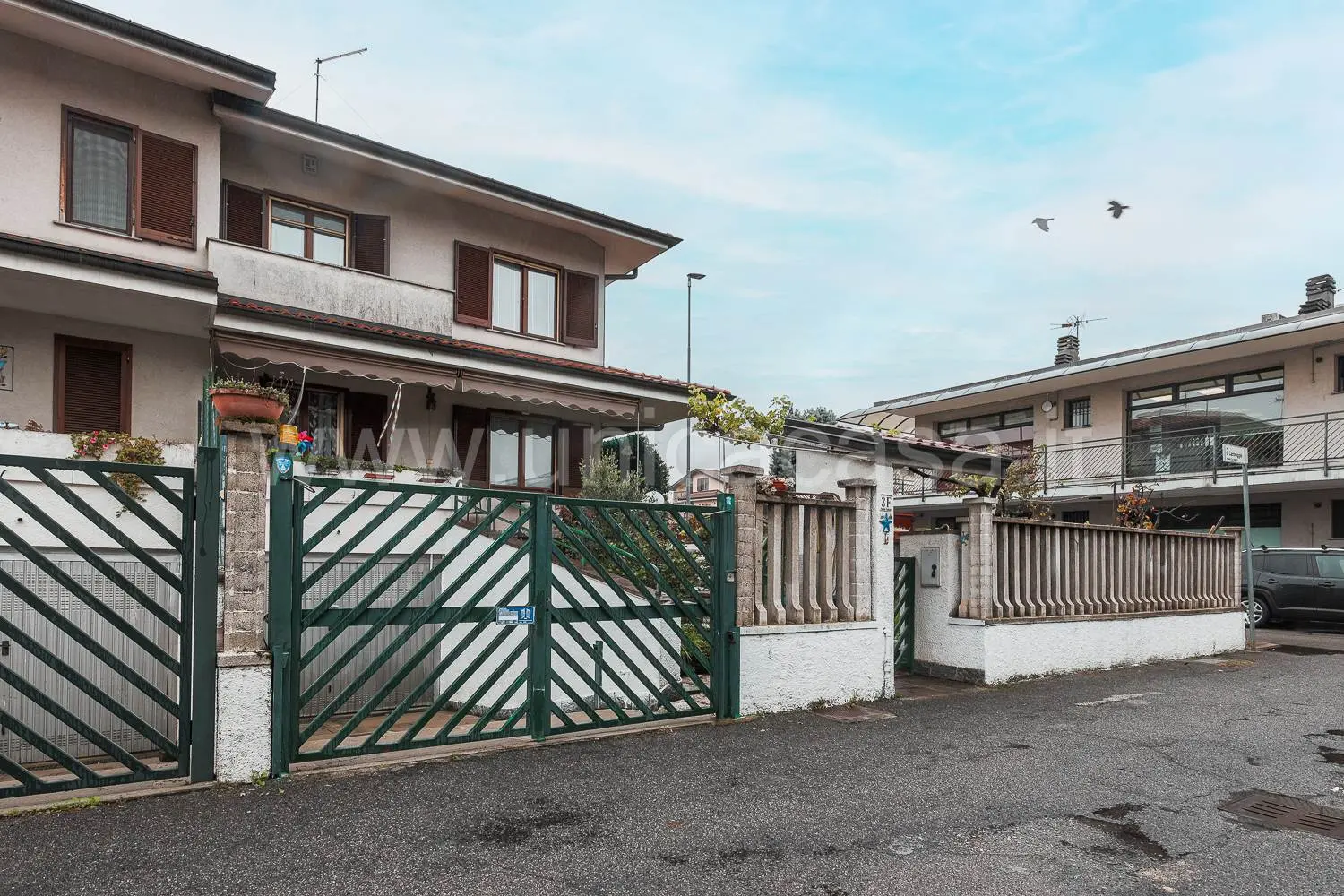 Immobile Trezzano Rosa – Villetta a schiera di testa con ampio giardino e taverna Immagine di copertina dell'immobile Trezzano Rosa – Villetta a schiera di testa con ampio giardino e taverna