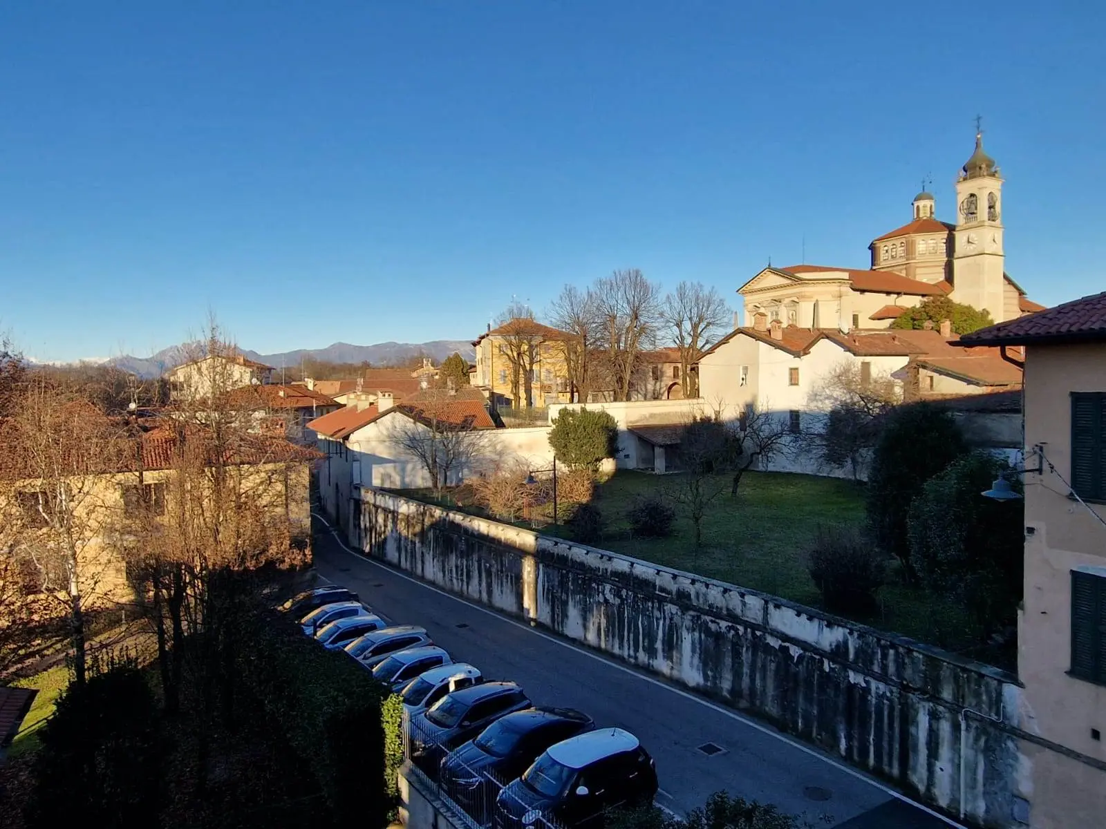 Appartamento tre locali in vendita ad Aicurzio – zona centrale e servita Appartamento tre locali in vendita ad Aicurzio – zona centrale e servita