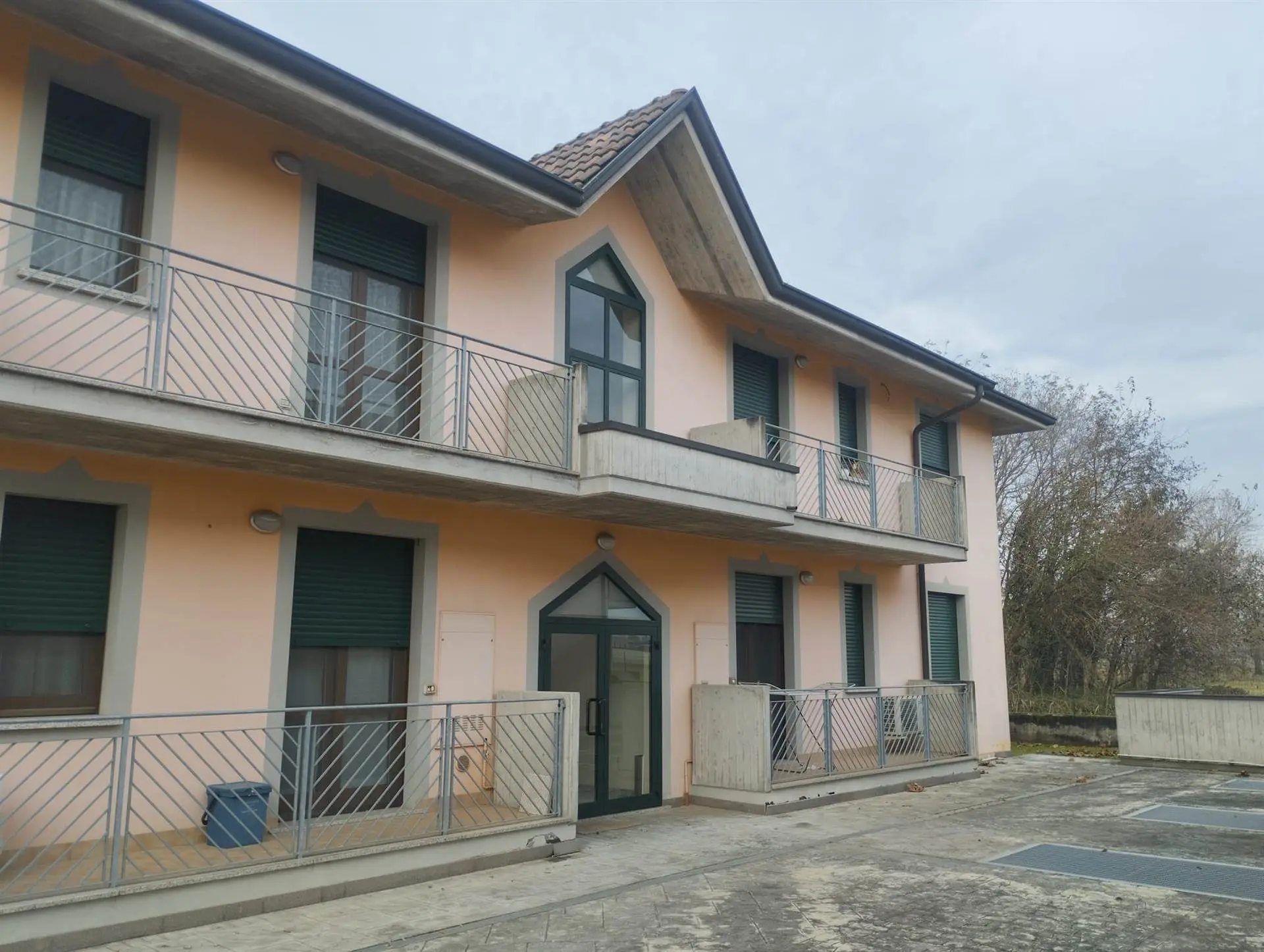 Immobile Bilocale in Piccolo Contesto Residenziale con Autorimessa Immagine di copertina dell'immobile Bilocale in Piccolo Contesto Residenziale con Autorimessa