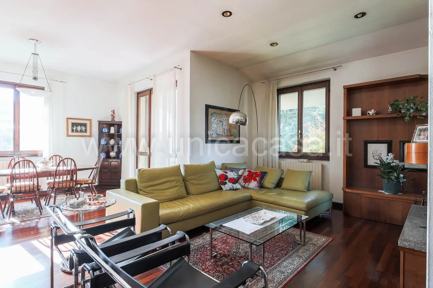 Prestigiosa Villa Singola con Ampio Giardino – Cassano d'Adda Prestigiosa Villa Singola con Ampio Giardino – Cassano d'Adda