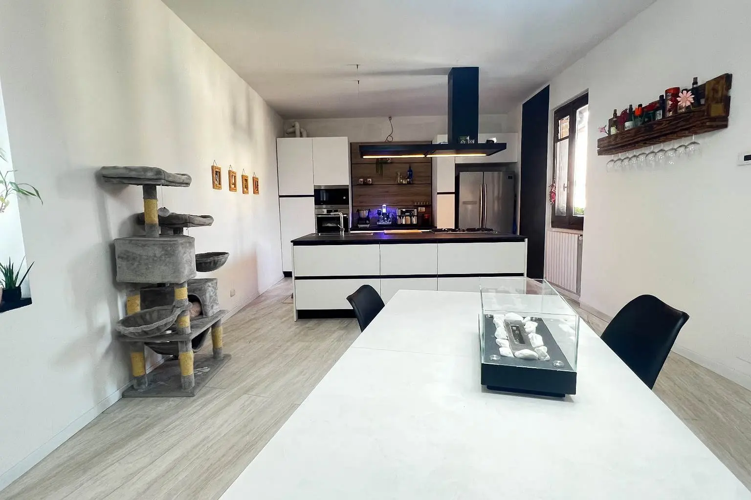 Ampio Trilocale Ristrutturato con Balcone ed Autorimessa Ampio Trilocale Ristrutturato con Balcone ed Autorimessa