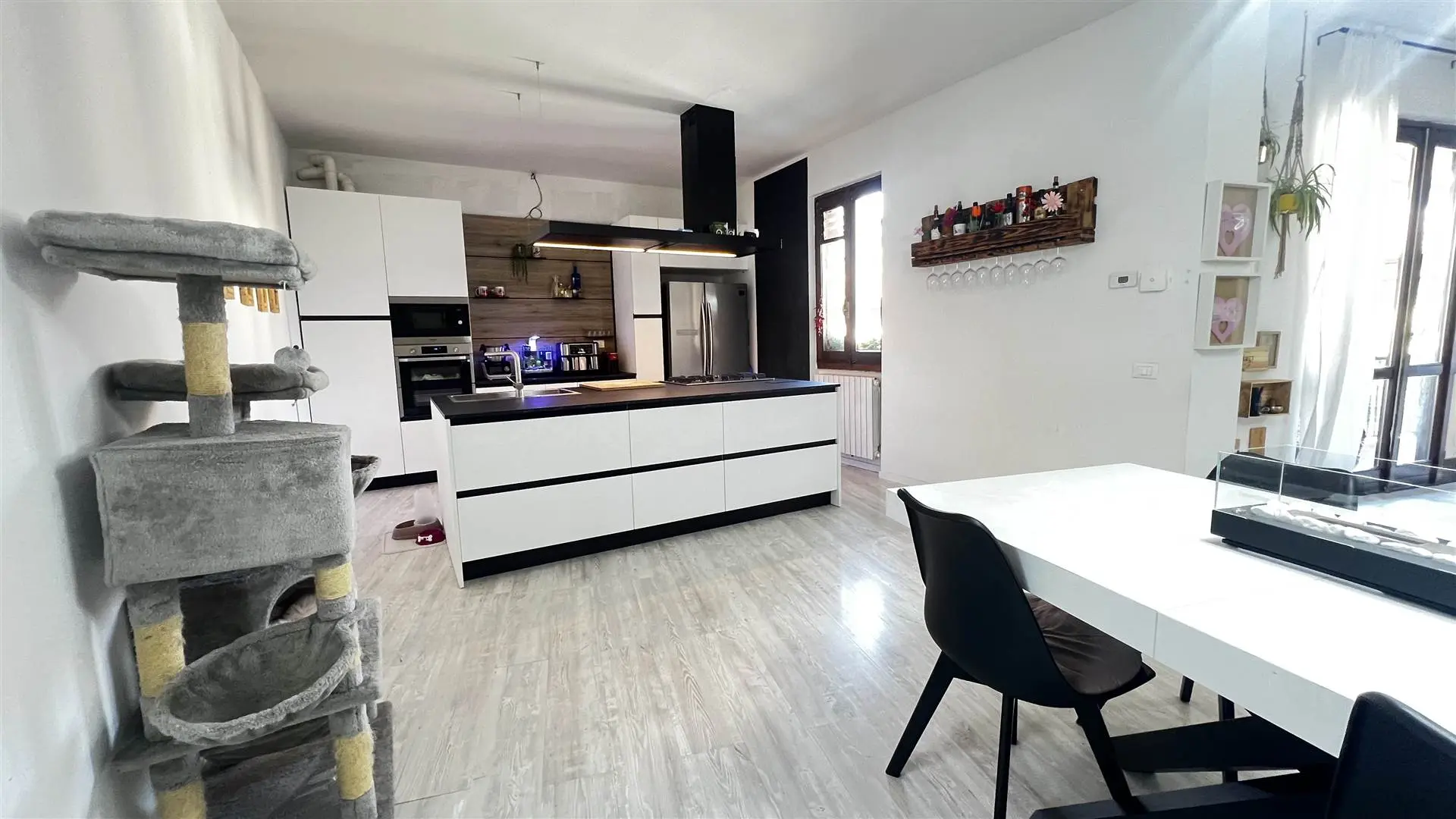 Ampio Trilocale Ristrutturato con Balcone ed Autorimessa Ampio Trilocale Ristrutturato con Balcone ed Autorimessa