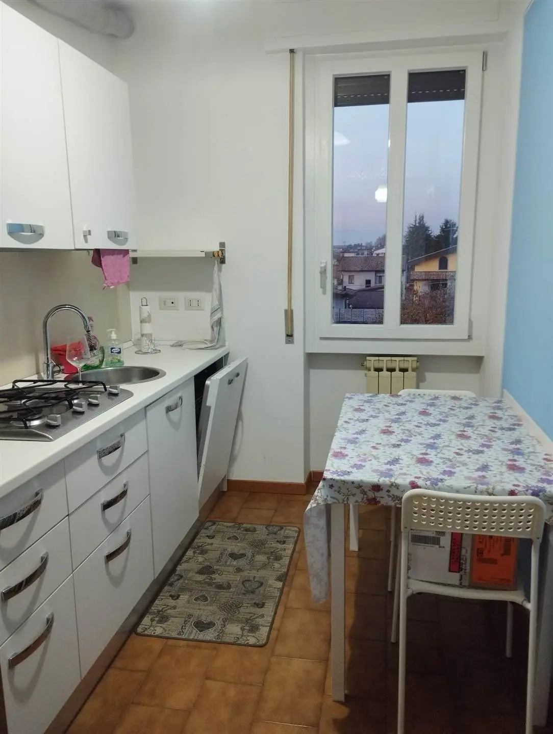 Ampio Bilocale Arredato con Cucina Separata, Cantina e Box Ampio Bilocale Arredato con Cucina Separata, Cantina e Box