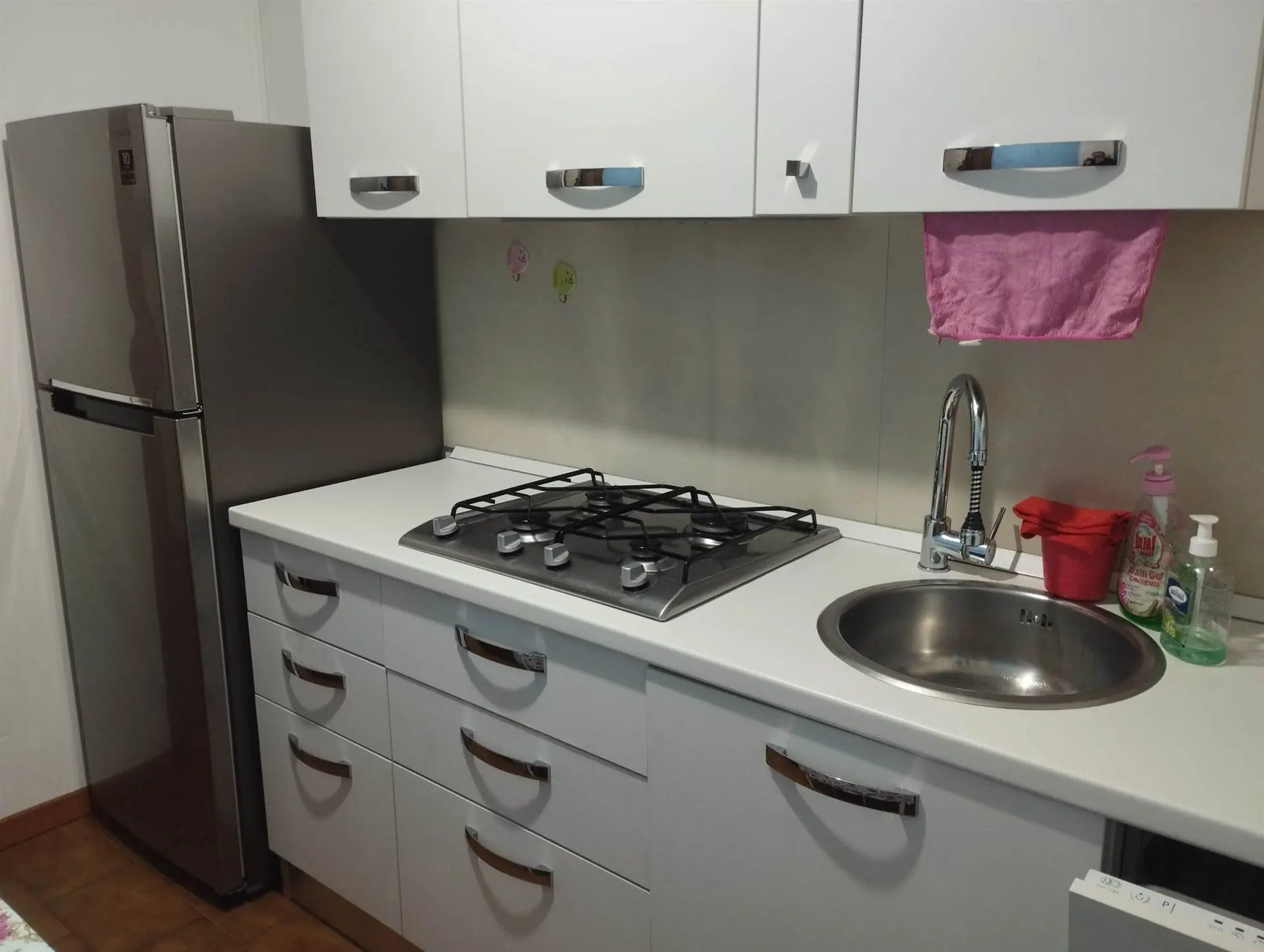 Ampio Bilocale Arredato con Cucina Separata, Cantina e Box Ampio Bilocale Arredato con Cucina Separata, Cantina e Box