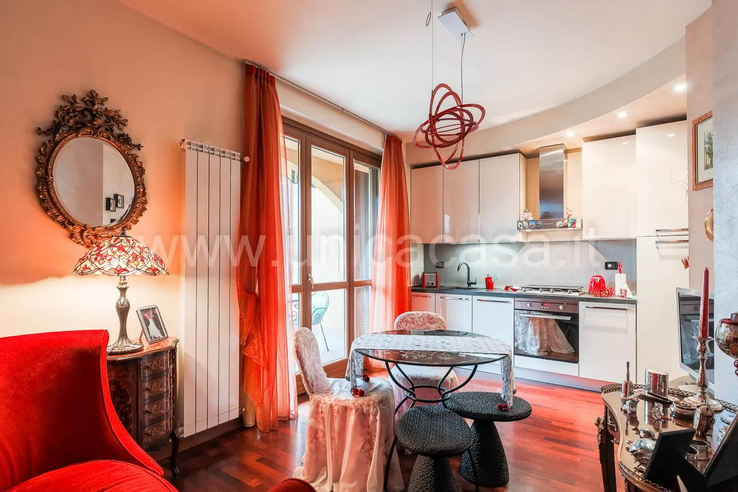 Elegante bilocale con giardino Elegante bilocale con giardino