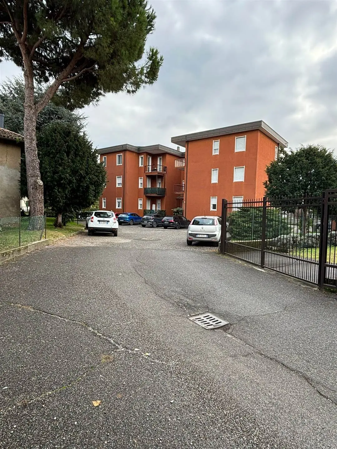 Immobile Trilocale ristrutturato con box e cantina in zona centrale e tranquilla a Pozzo d'Adda Immagine di copertina dell'immobile Trilocale ristrutturato con box e cantina in zona centrale e tranquilla a Pozzo d'Adda